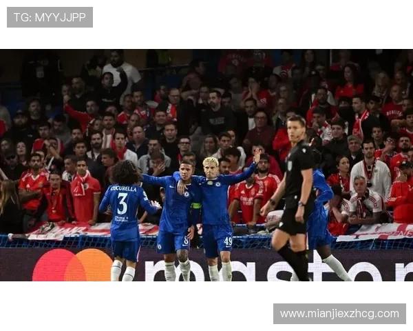 穆里尼奥盛赞斯坦福桥发布厅三张英超冠军照片彰显蓝军辉煌 穆里尼奥盛赞斯坦福桥发布厅三张英超冠军照片彰显蓝军辉煌