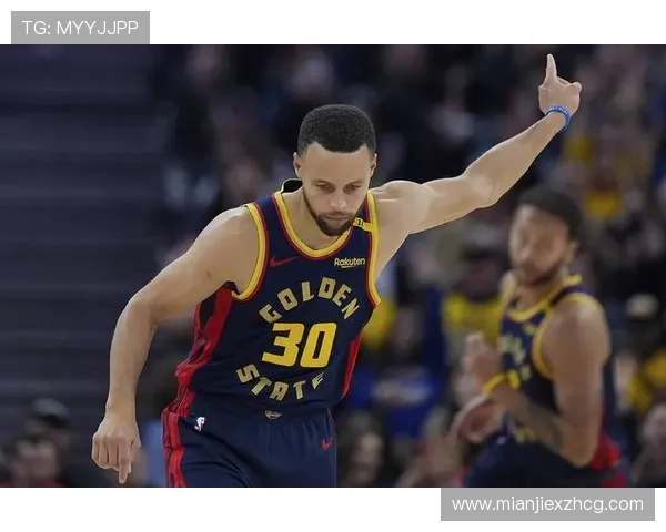 库里超巨表现砍28分6板5助三分命中4个罚球12中助勇士轻取开拓者 库里超巨表现砍28分6板5助三分命中4个罚球12中助勇士轻取开拓者